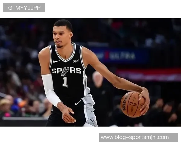 文班亚马半场表现起伏6分2板2帽5助攻却伴随4次失误 文班亚马半场表现起伏6分2板2帽5助攻却伴随4次失误