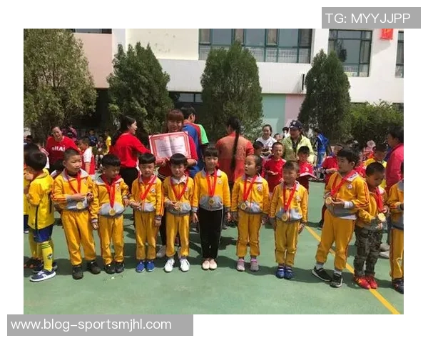 拜仁欧冠海报发布奥利塞比朔夫尤尔曼亮相展现球队风采